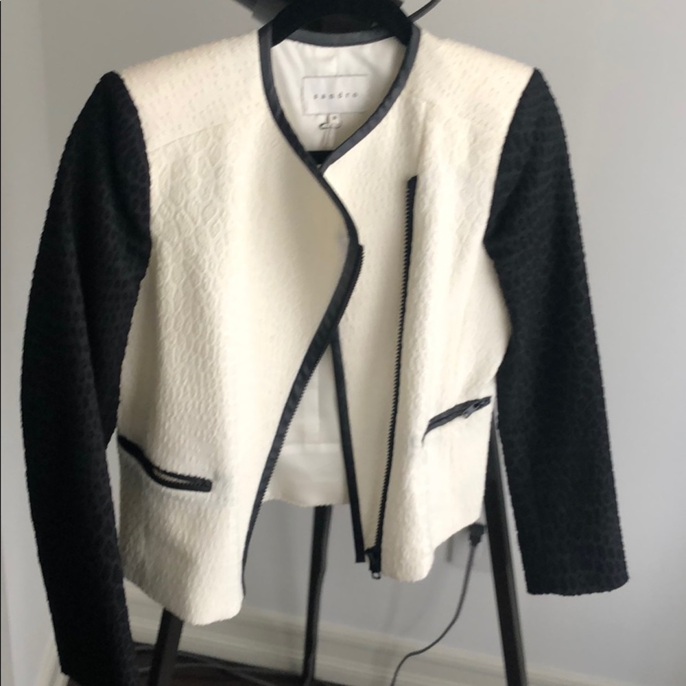 Sandro black and white jacket size 36 like new